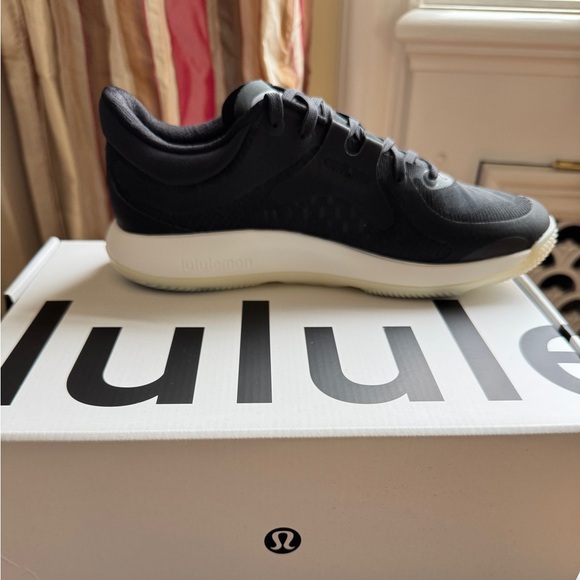 Lululemon Athletica Black Athletic Shoes Sleek Design - Picture 8 of 13